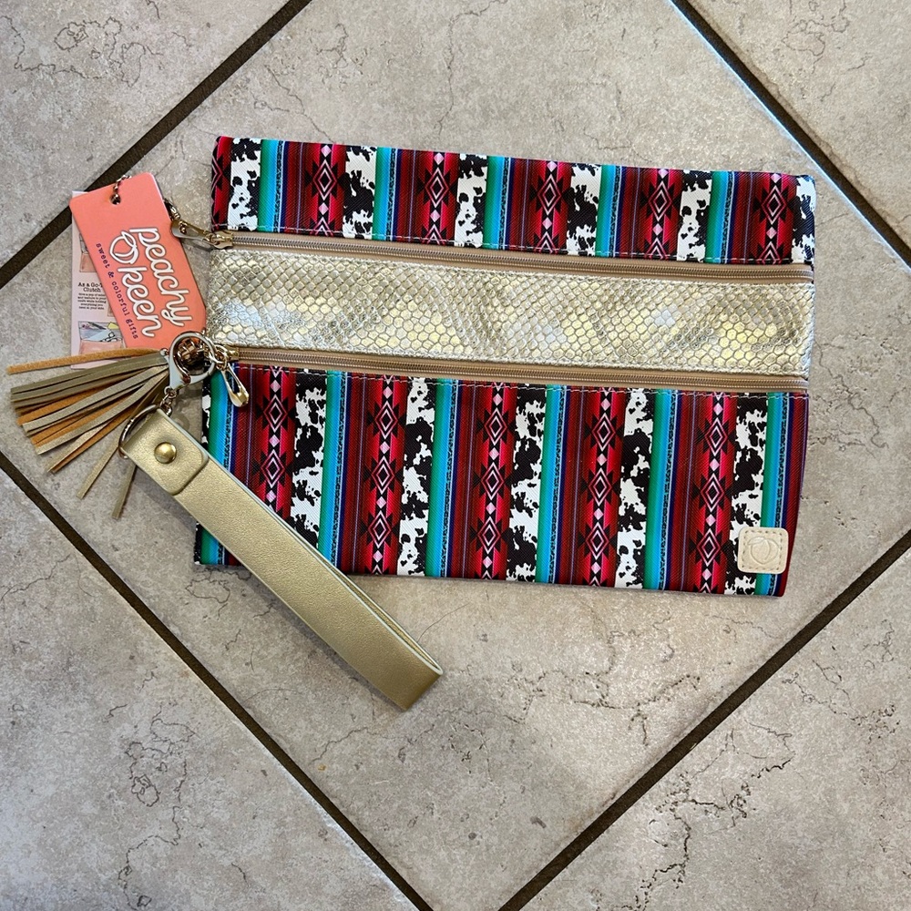 clutch/wristlet!